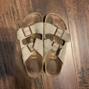 Taupe Suede Arizona Birkenstock’s